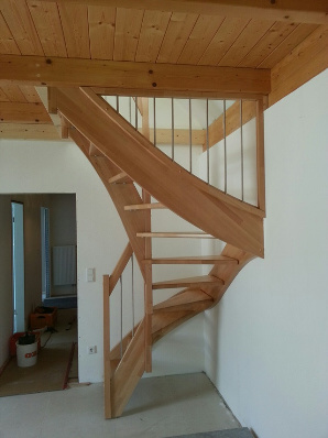  Treppe Holz